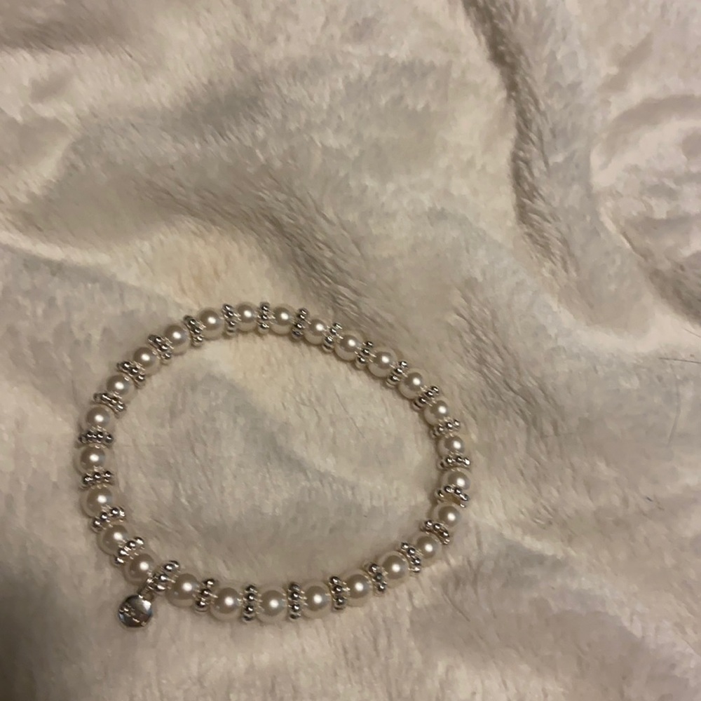Faux pearl and silver stretch bracelet